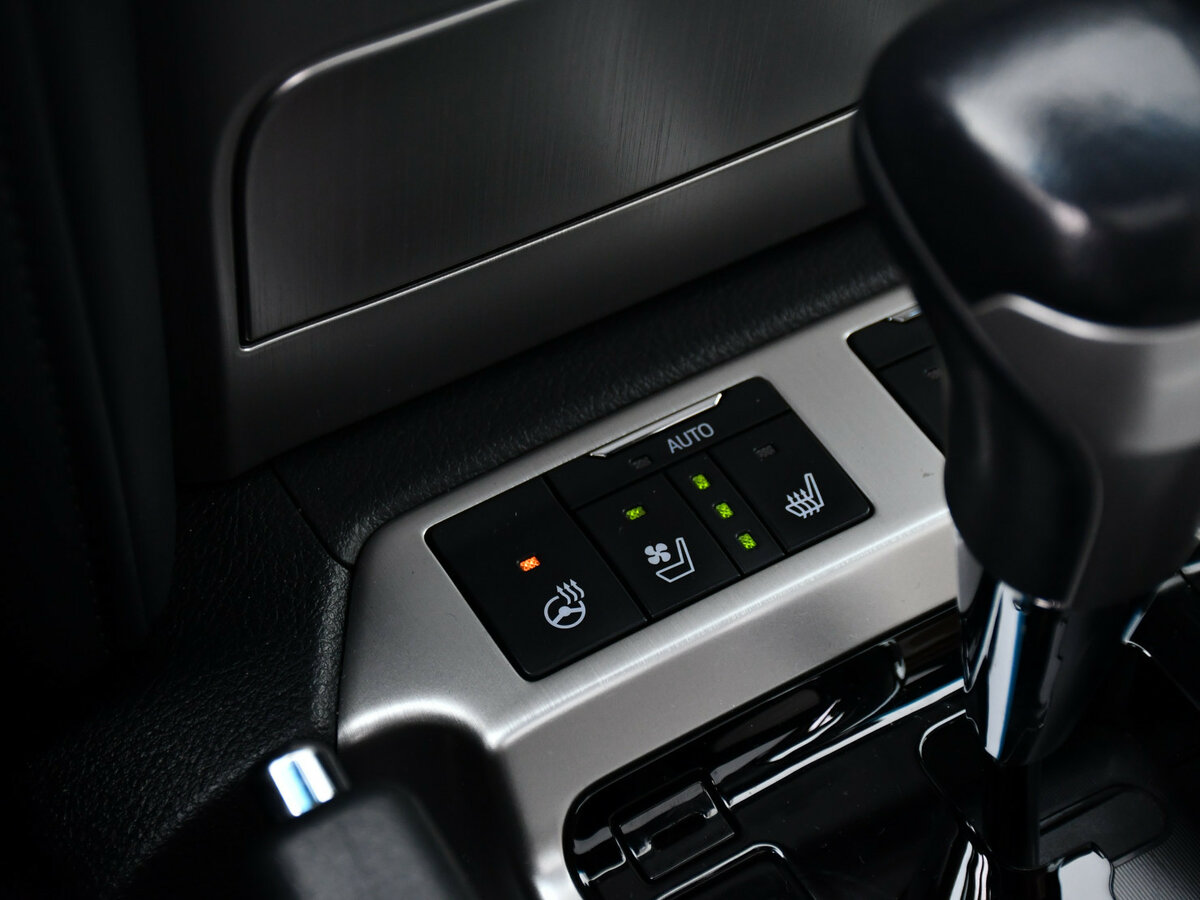 Toyota Land Cruiser 200 Series Рестайлинг 2, 2017 Фото №22