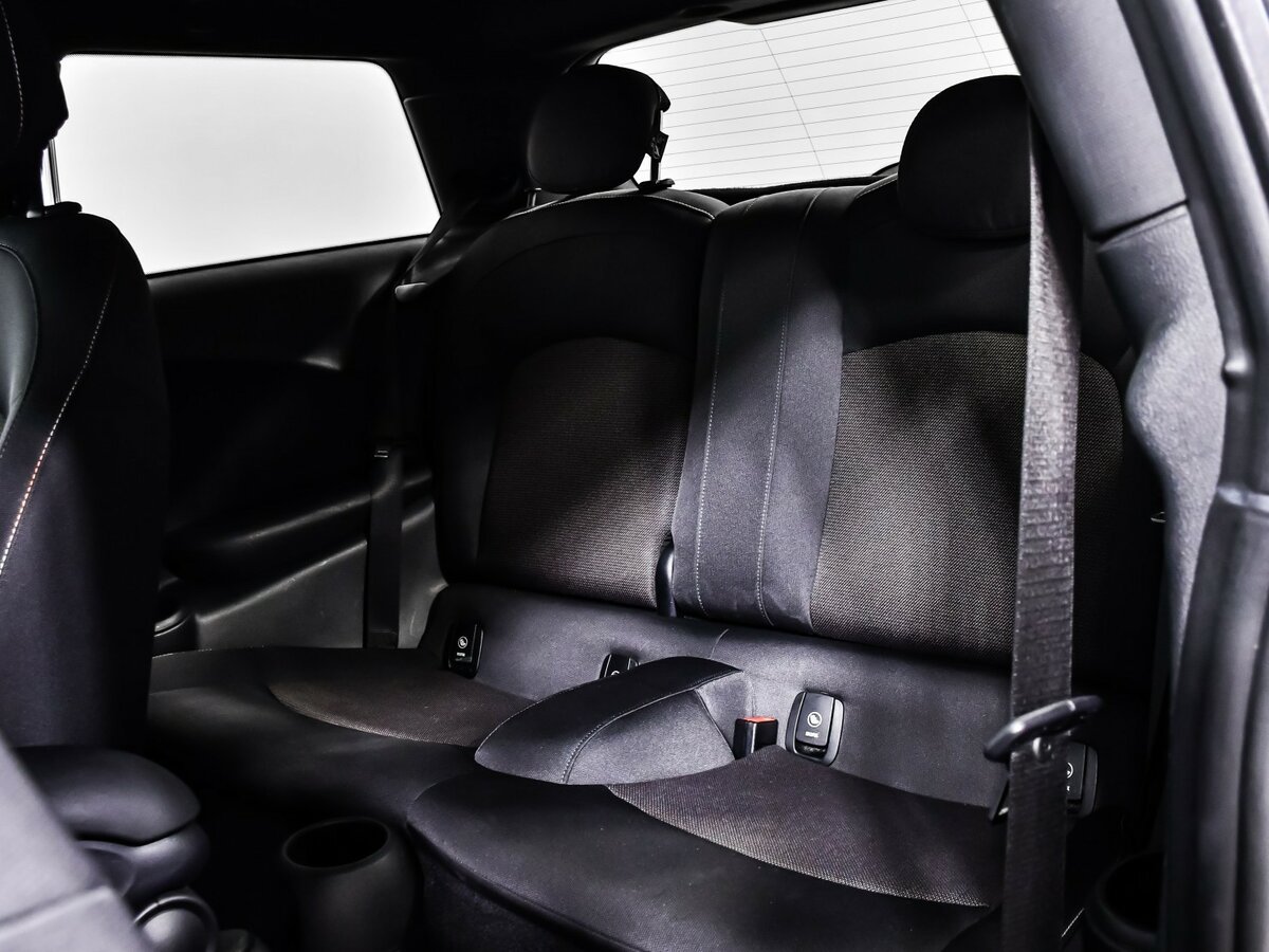 Mini Hatch Cooper III (F55/F56) Рестайлинг, 2019 Фото №13