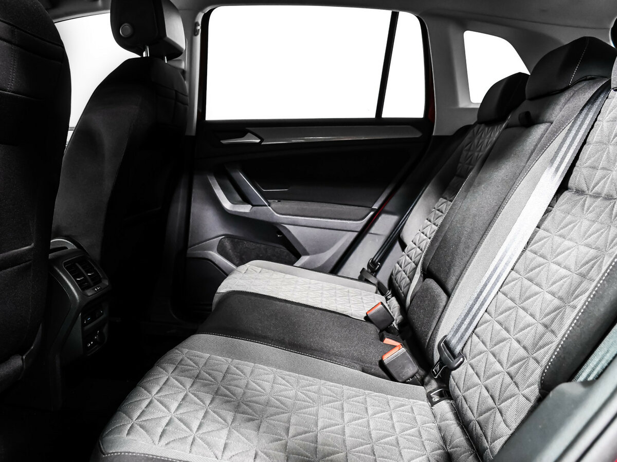 Volkswagen Tiguan II Рестайлинг, 2020 Фото №14