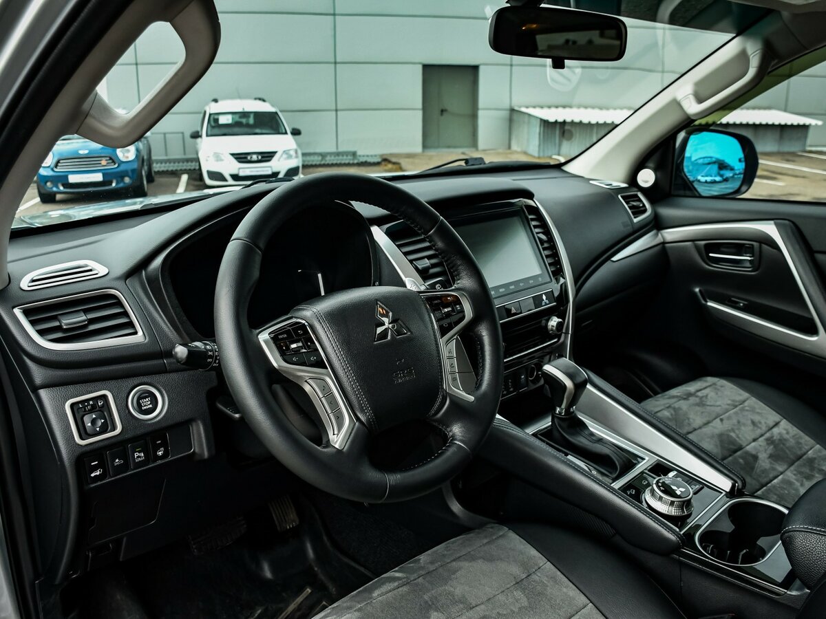 Mitsubishi Montero Sport III Рестайлинг, 2022 Фото №11