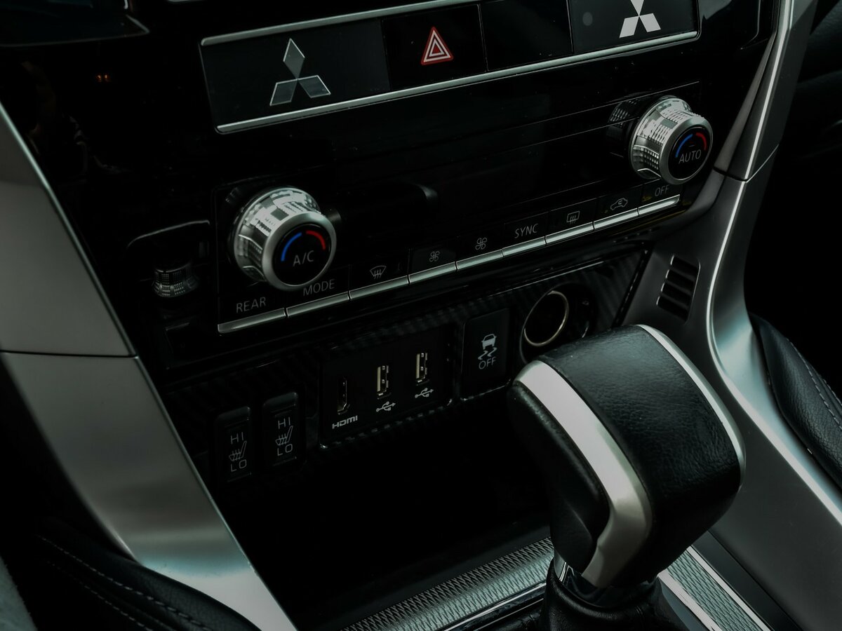 Mitsubishi Montero Sport III Рестайлинг, 2022 Фото №17