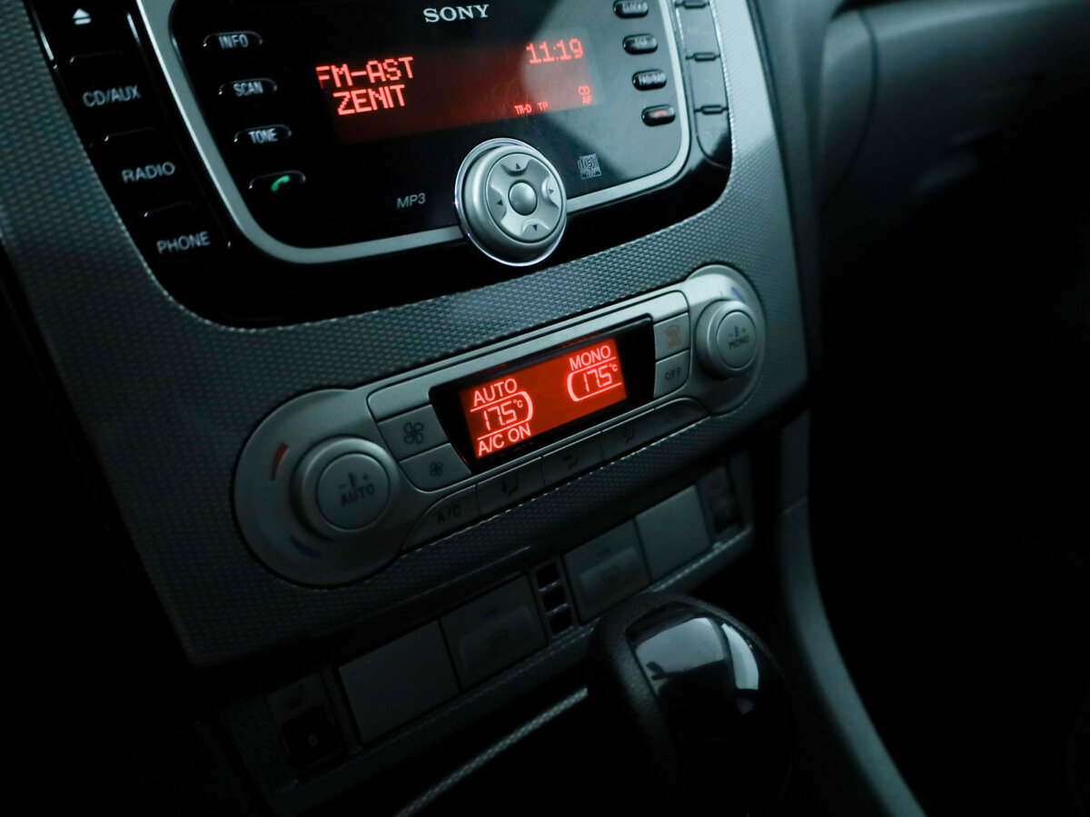 Ford Focus II Рестайлинг, 2010 Фото №10