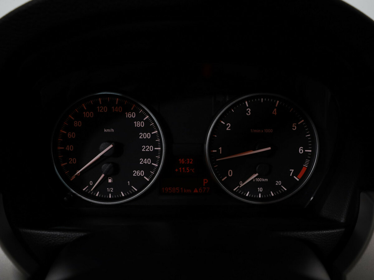 BMW 3 серии 318i V (E90/E91/E92/E93) Рестайлинг, 2011 Фото №11