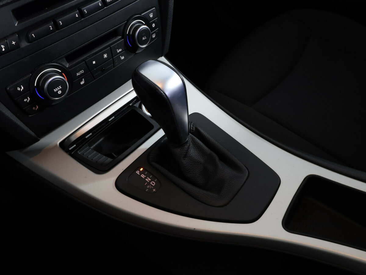 BMW 3 серии 318i V (E90/E91/E92/E93) Рестайлинг, 2011 Фото №12