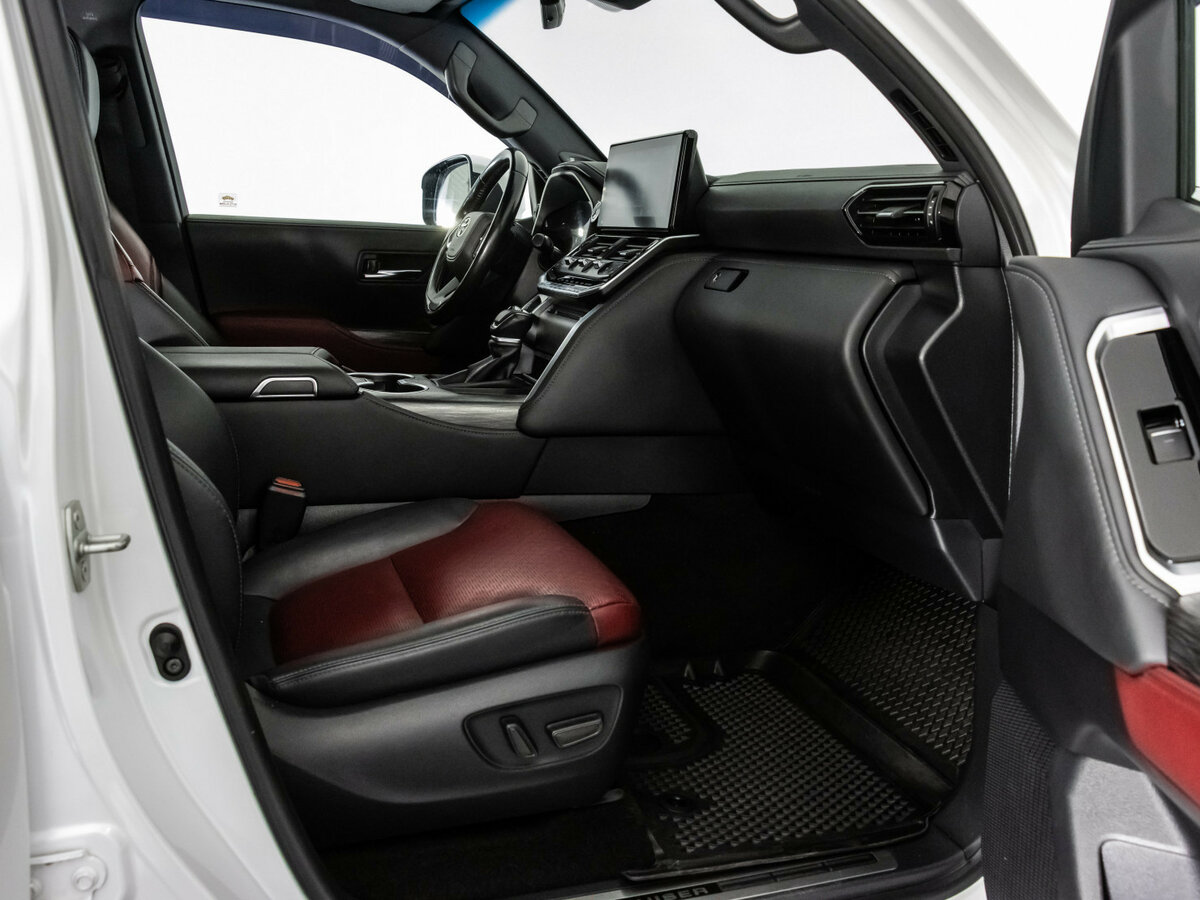Toyota Land Cruiser 300 Series, 2022 Фото №25
