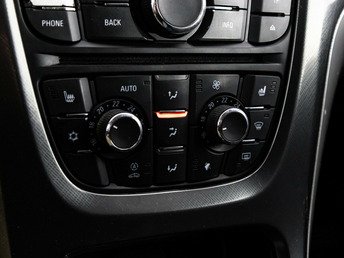 Opel Astra J, 2010 Фото №11