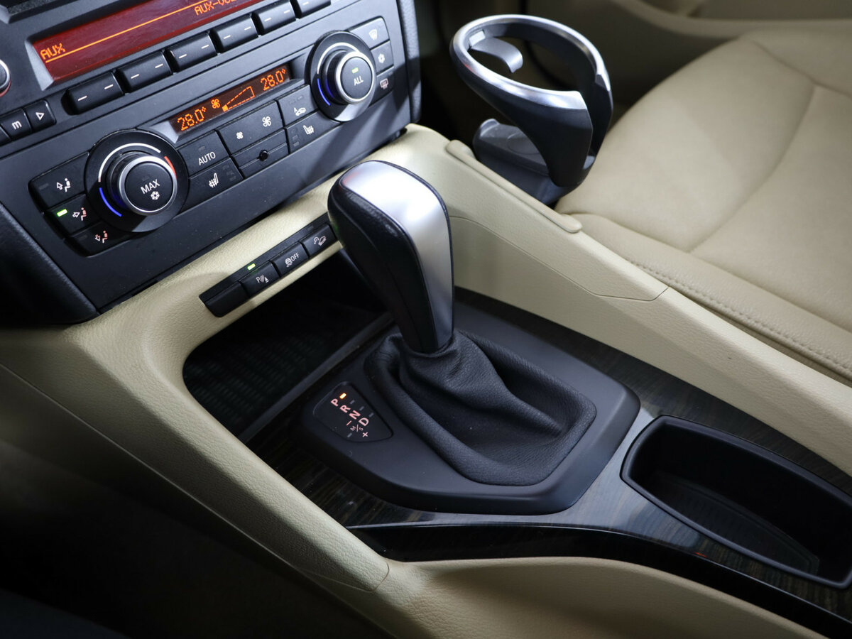 BMW X1 20d I (E84), 2011 Фото №17