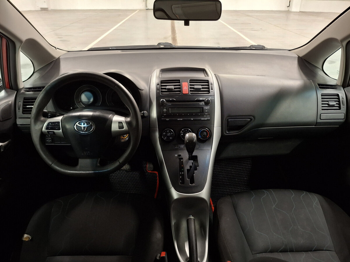 Toyota Auris I Рестайлинг, 2010 Фото №14