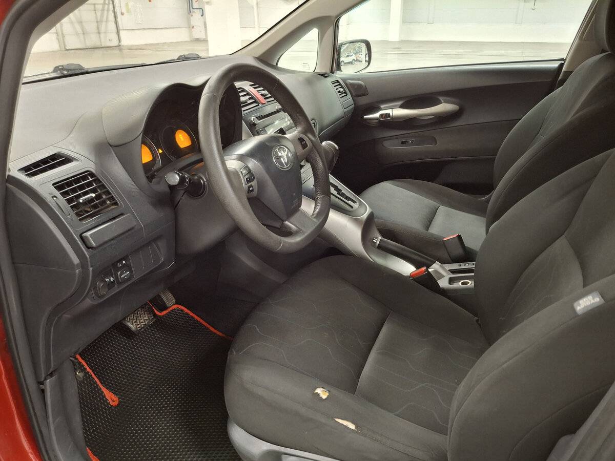 Toyota Auris I Рестайлинг, 2010 Фото №15