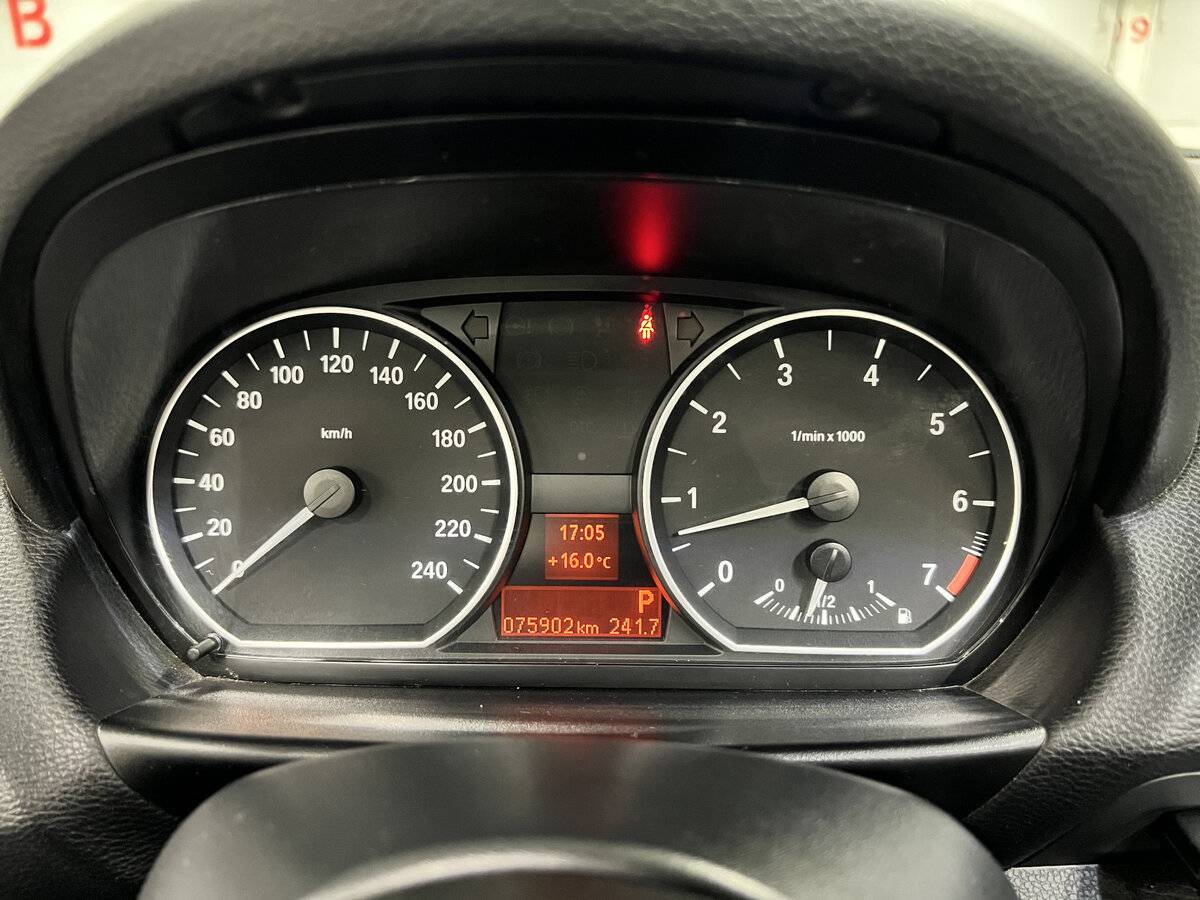 BMW 1 серии 120i I (E81/E82/E87/E88) Рестайлинг, 2008 Фото №12