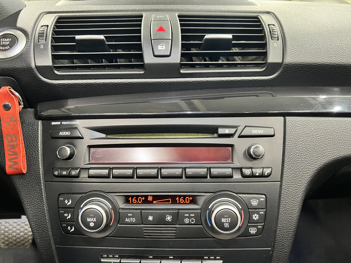 BMW 1 серии 120i I (E81/E82/E87/E88) Рестайлинг, 2008 Фото №14