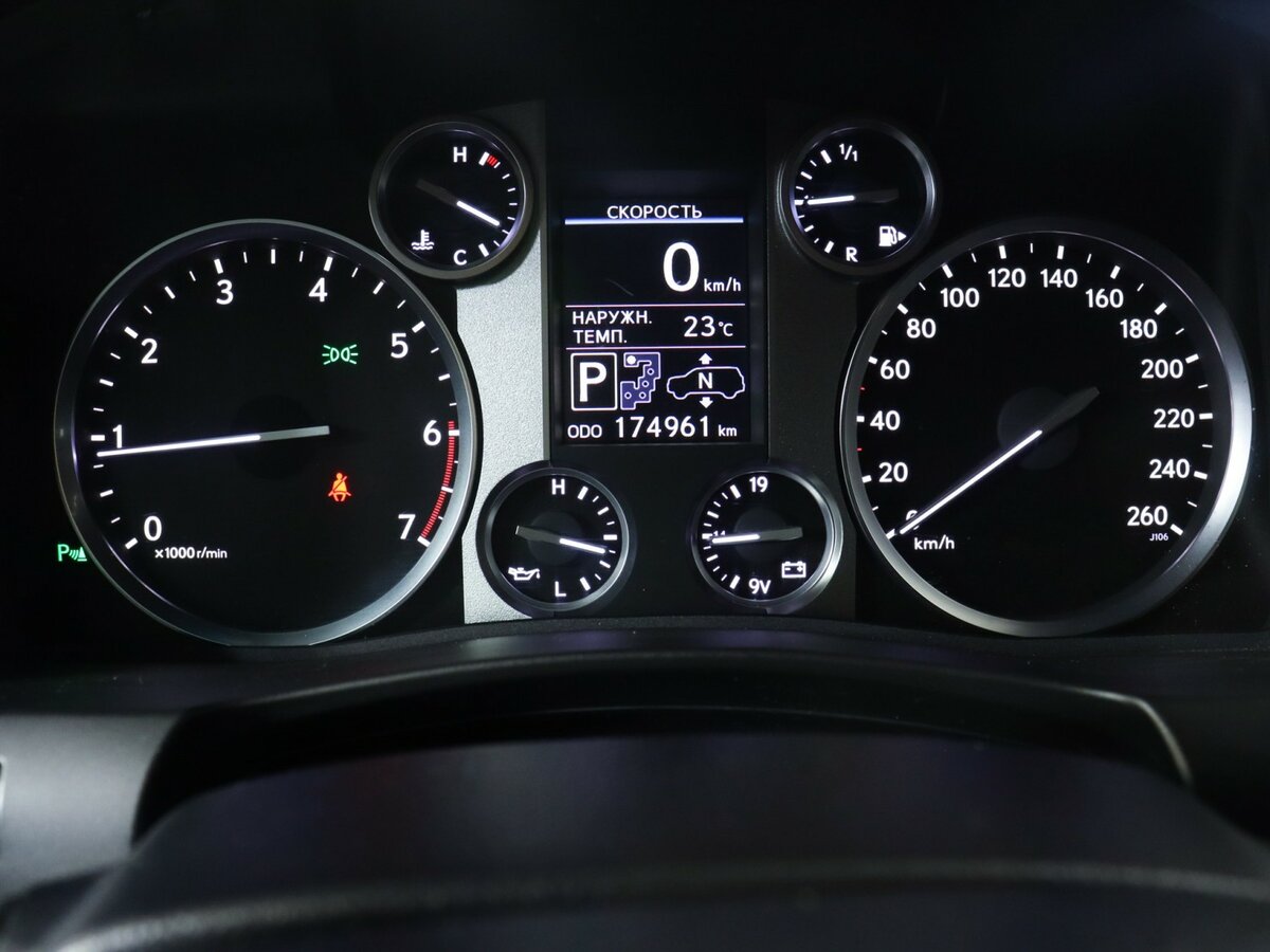 Lexus LX 570 III Рестайлинг, 2015 Фото №11