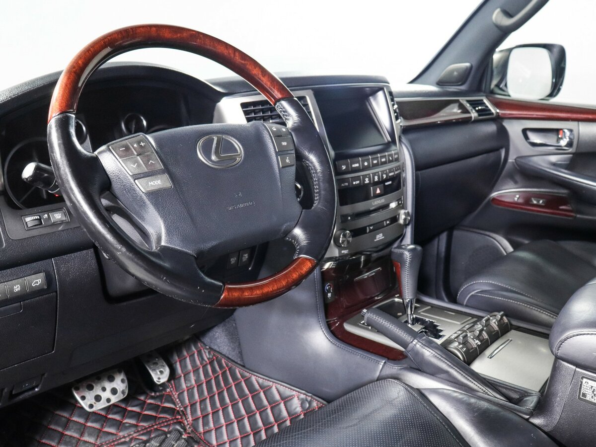 Lexus LX 570 III Рестайлинг, 2015 Фото №13