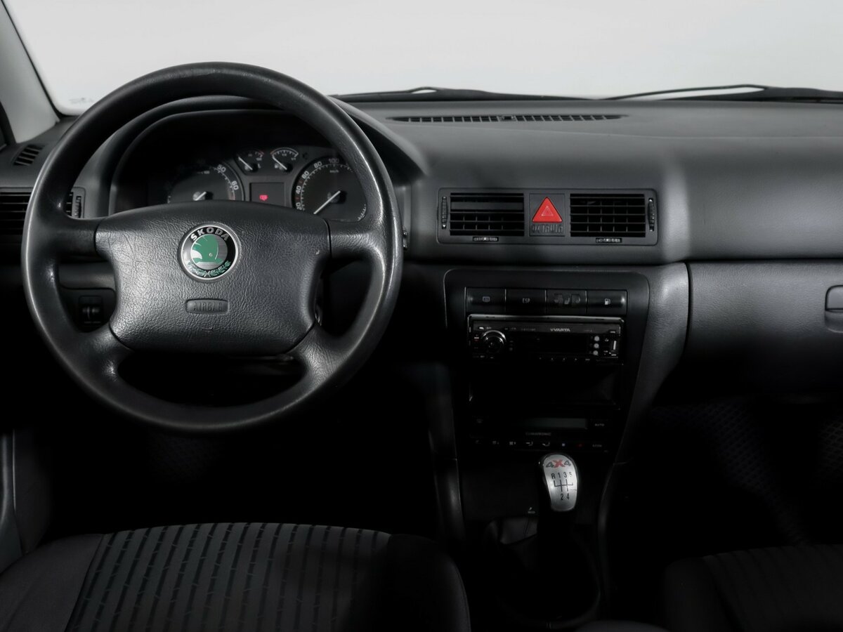 Skoda Octavia I (A4) Рестайлинг, 2002 Фото №12