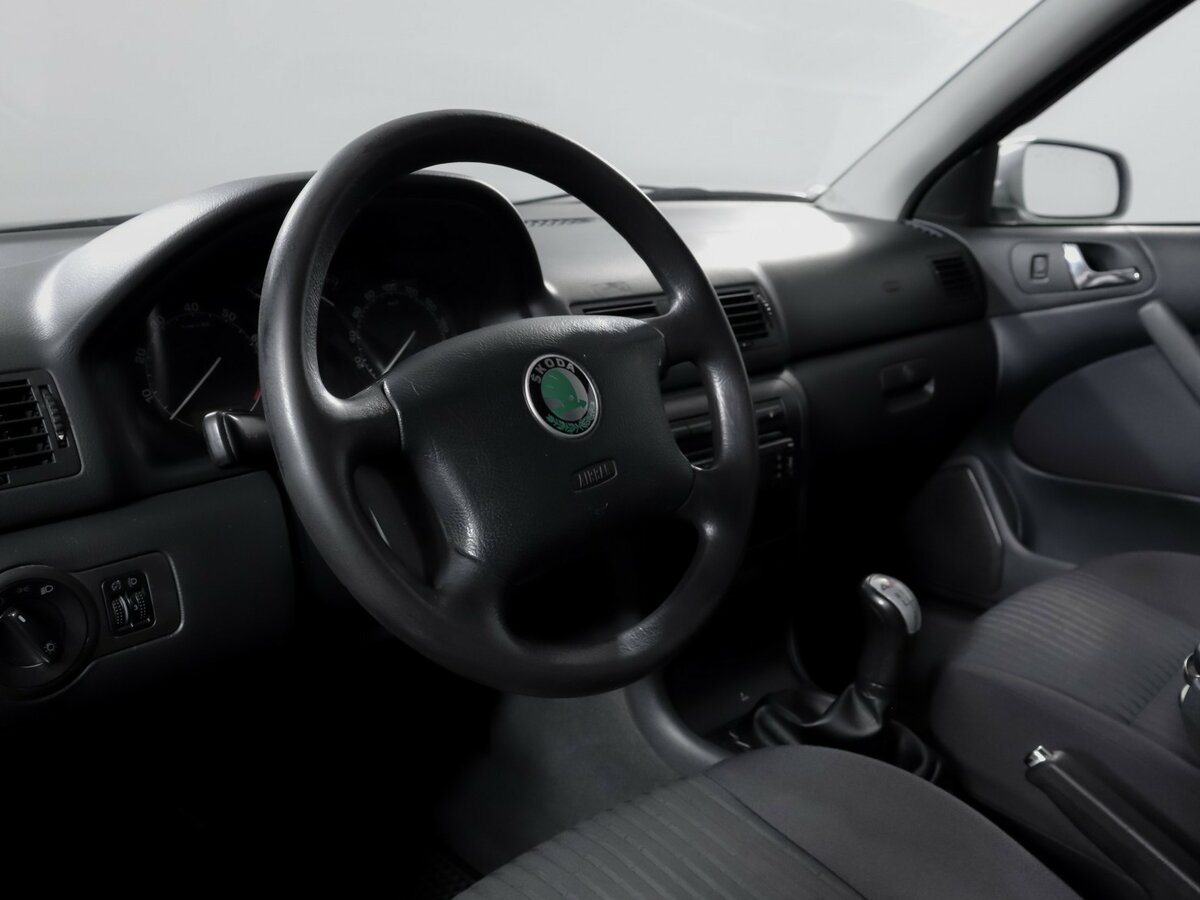 Skoda Octavia I (A4) Рестайлинг, 2002 Фото №13