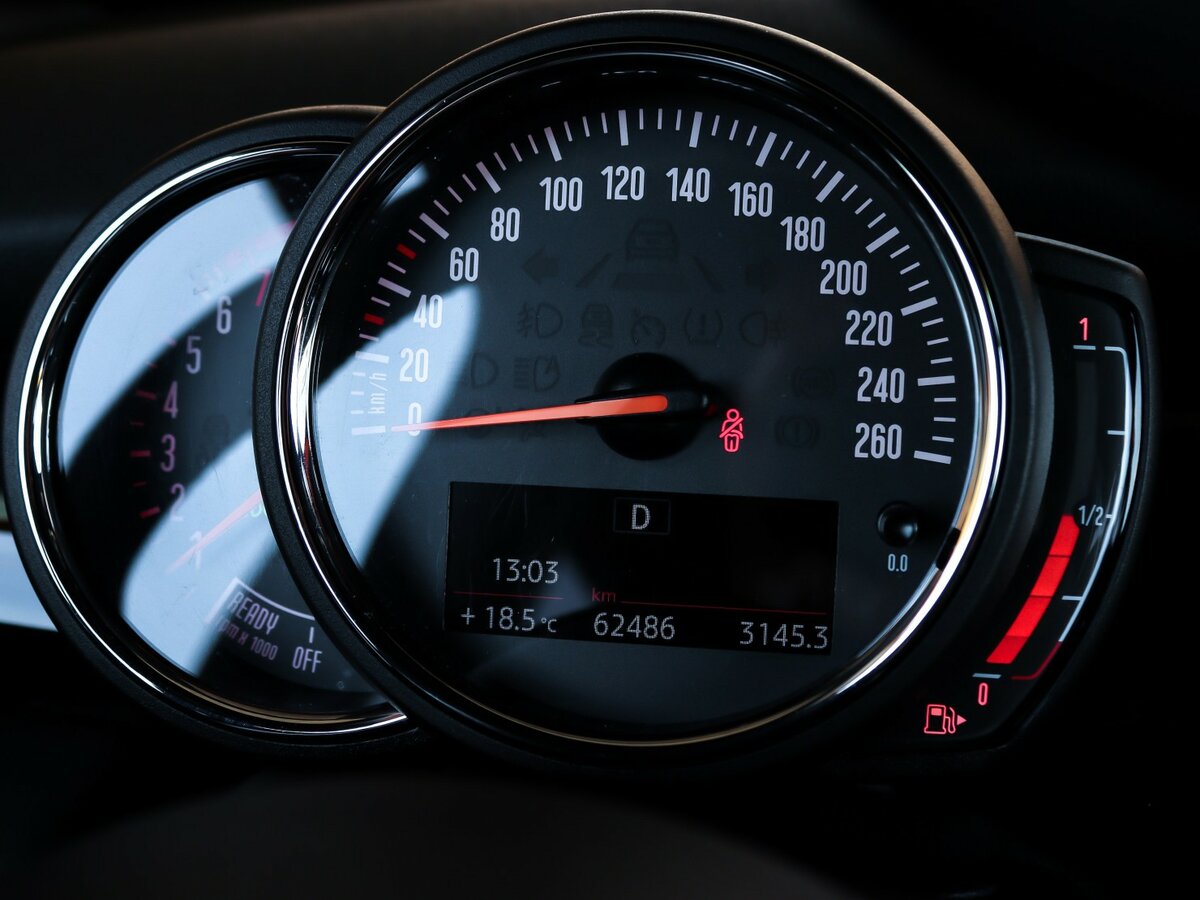 Mini Hatch Cooper III (F55/F56) Рестайлинг, 2021 Фото №9