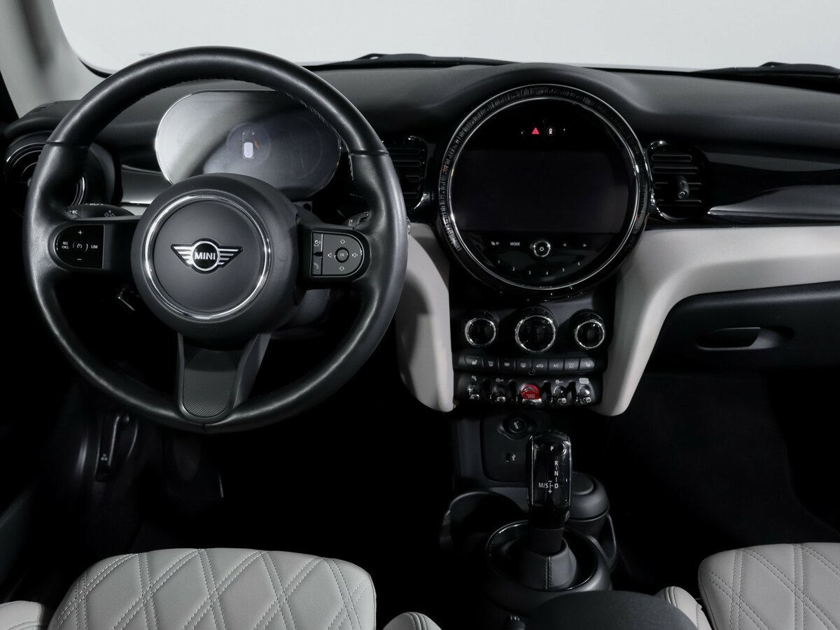 Mini Hatch Cooper III (F55/F56) Рестайлинг 2, 2021 Фото №10