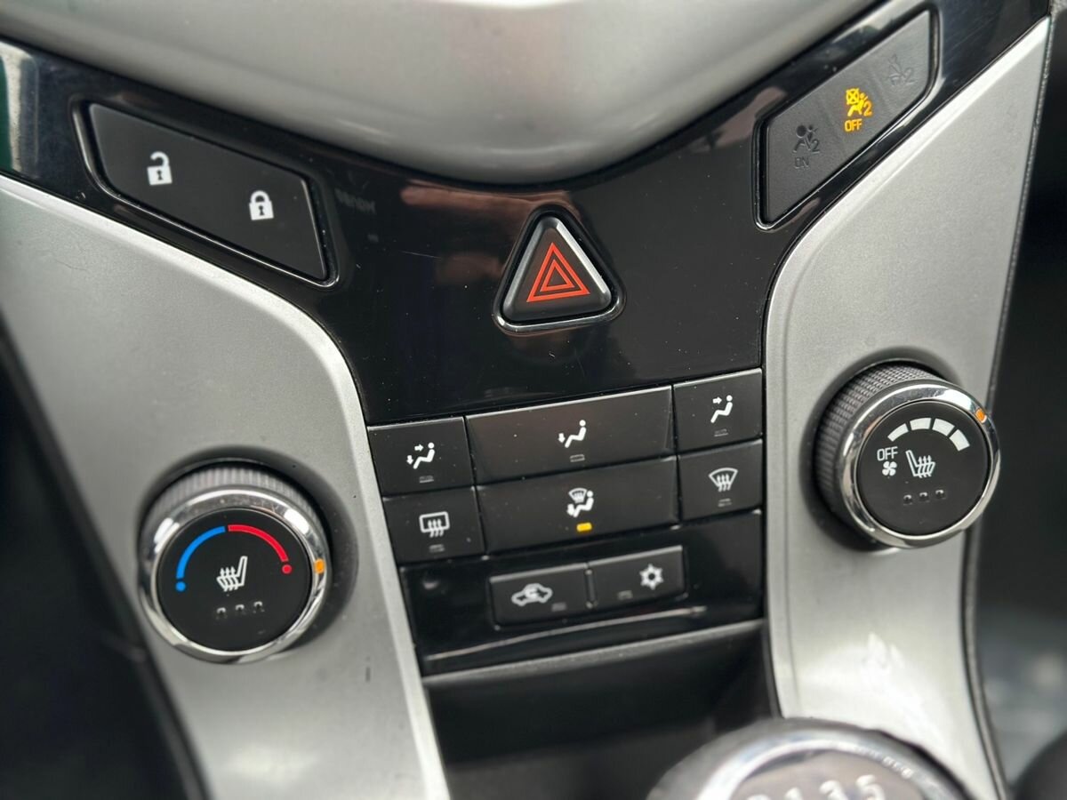 Chevrolet Cruze I Рестайлинг, 2012 Фото №11