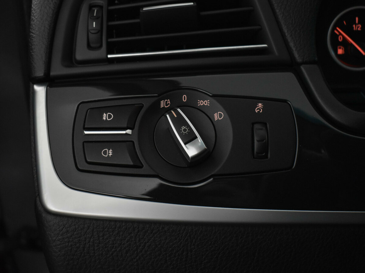 BMW 5 серии 520i VI (F10/F11/F07), 2013 Фото №14