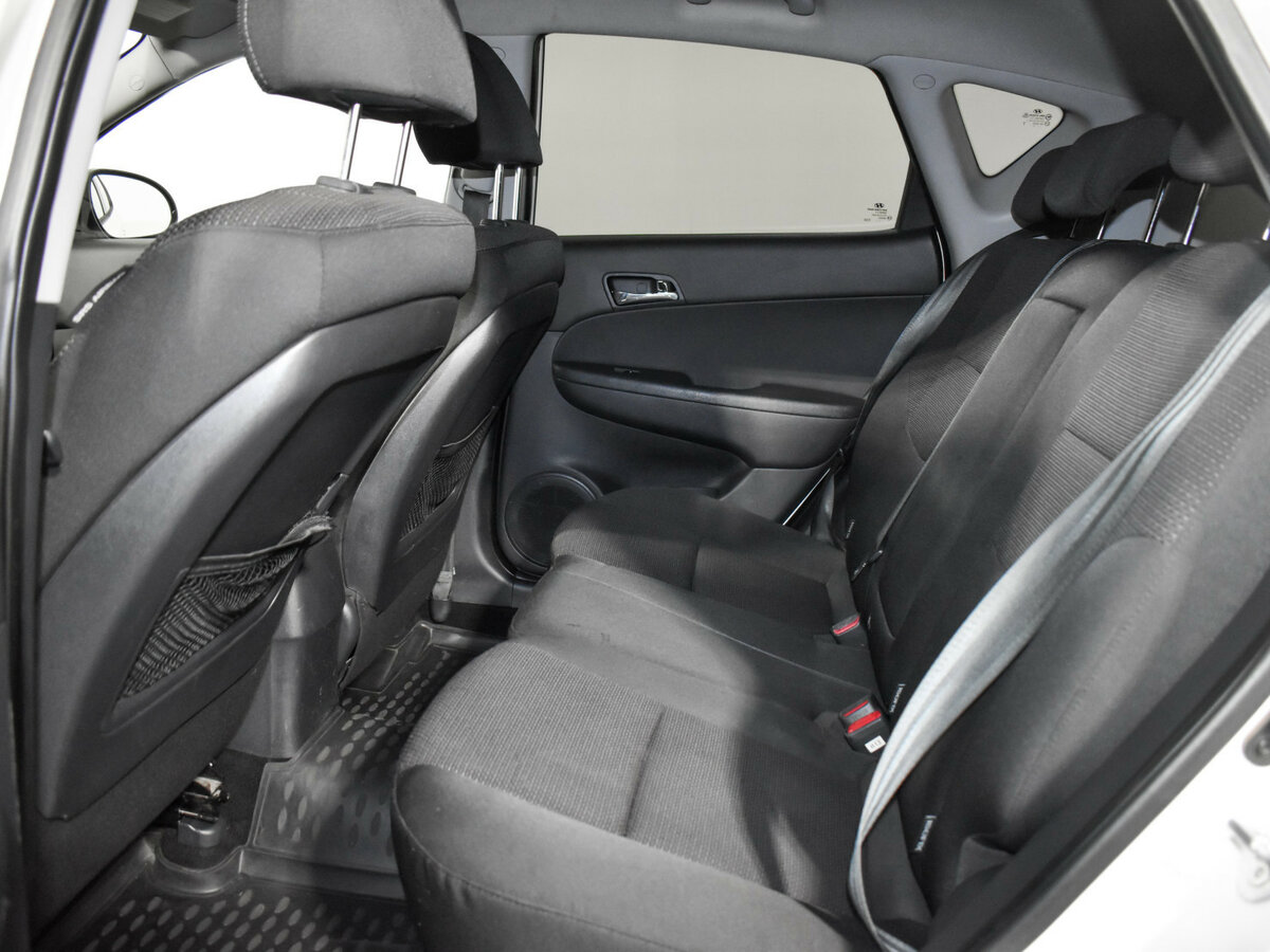 Hyundai i30 I Рестайлинг, 2011 Фото №9