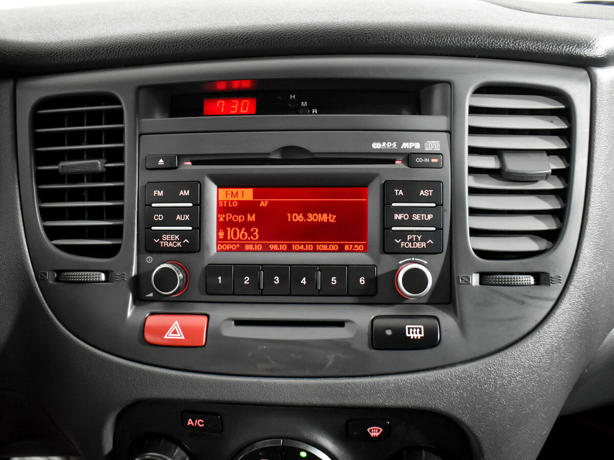 Kia Rio II Рестайлинг, 2011 Фото №14