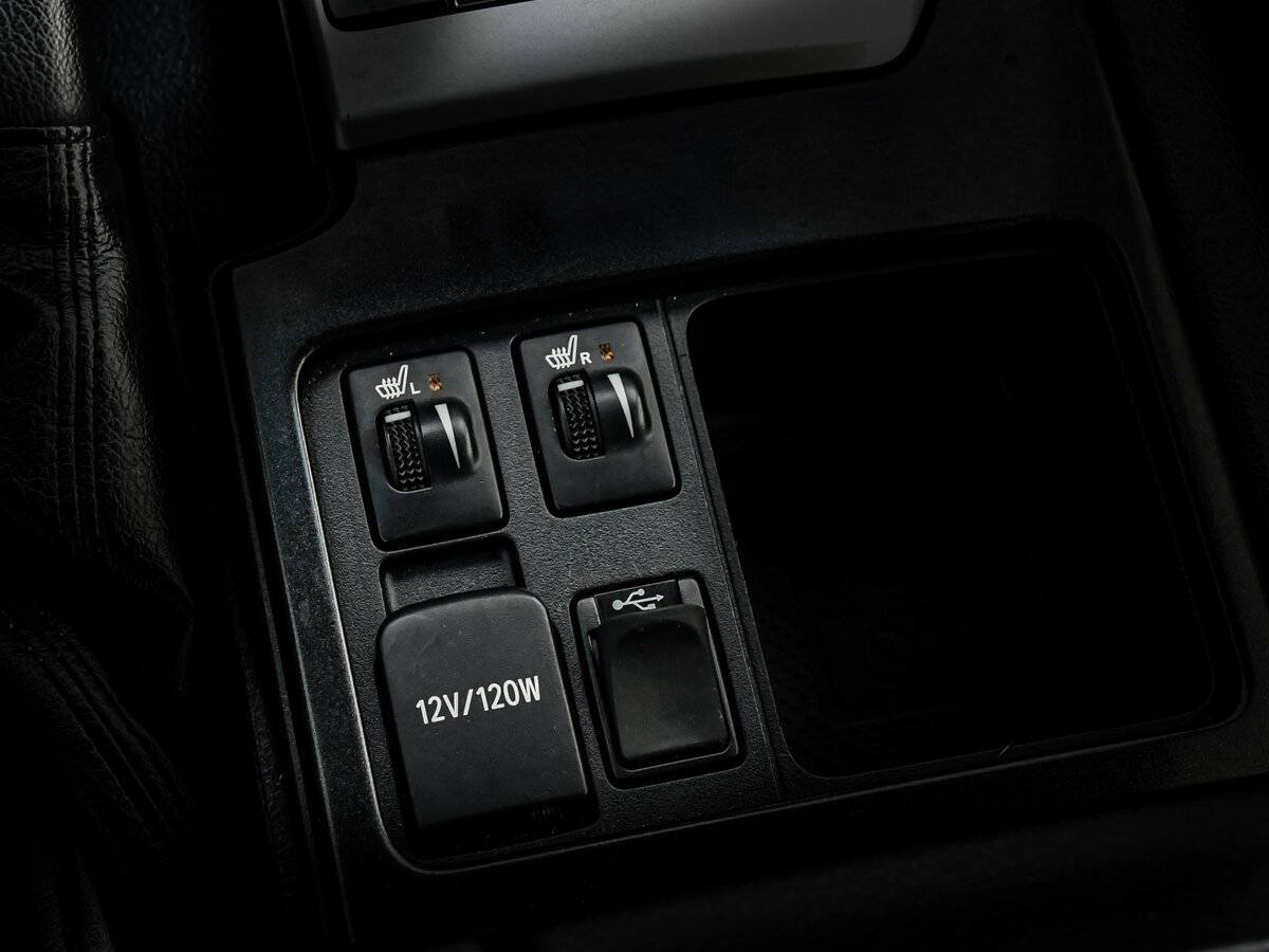 Toyota Land Cruiser Prado 150 Series Рестайлинг 1, 2015 Фото №16