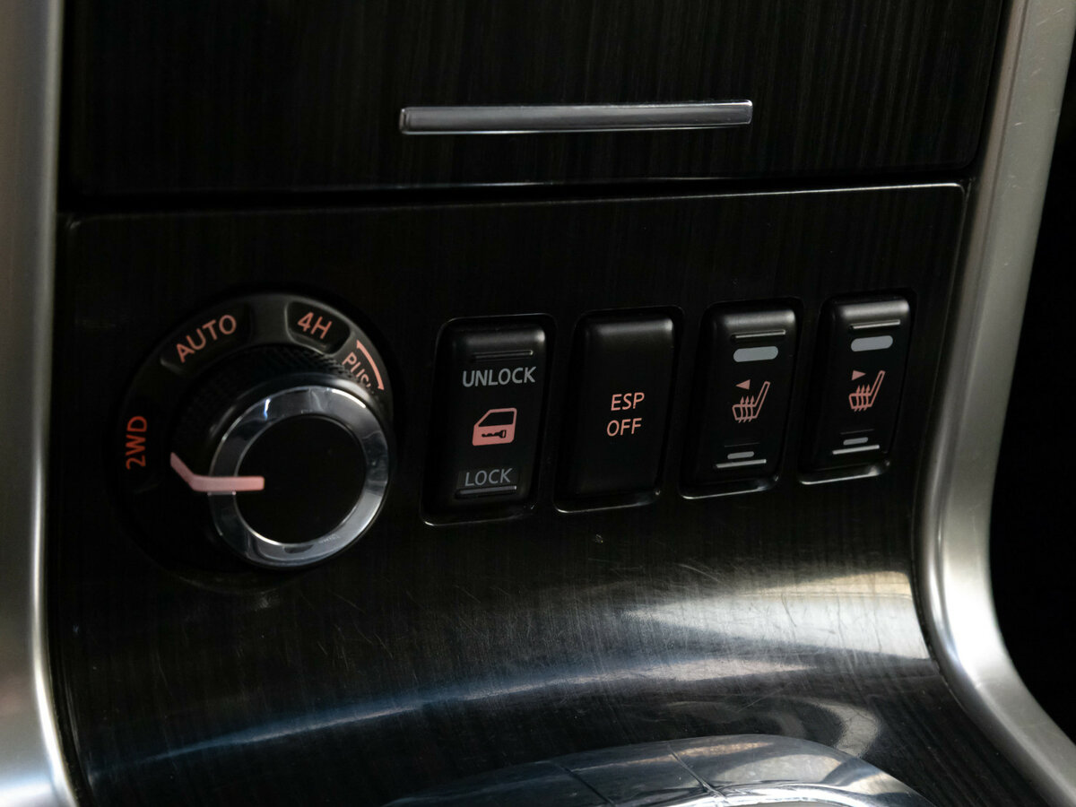 Nissan Pathfinder III Рестайлинг, 2010 Фото №11