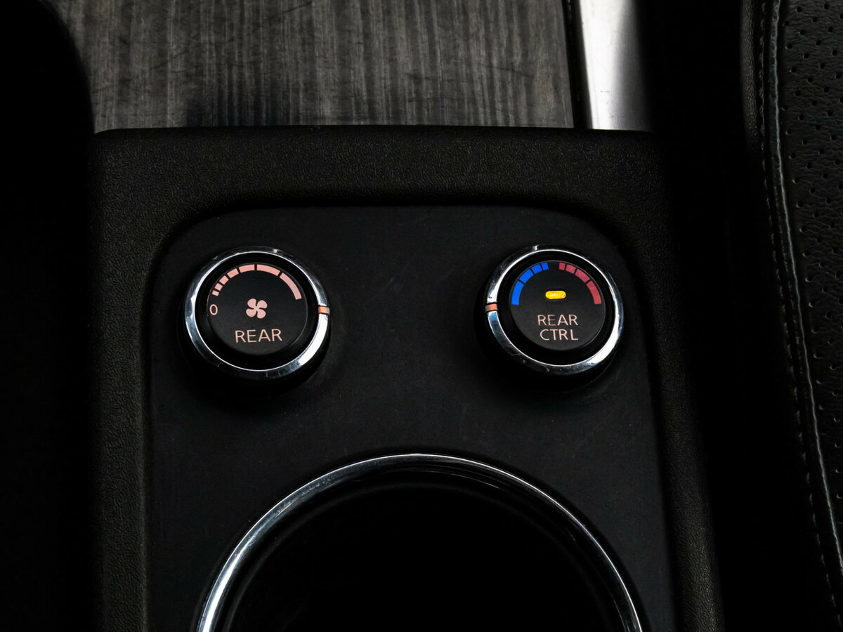 Nissan Pathfinder III Рестайлинг, 2010 Фото №12