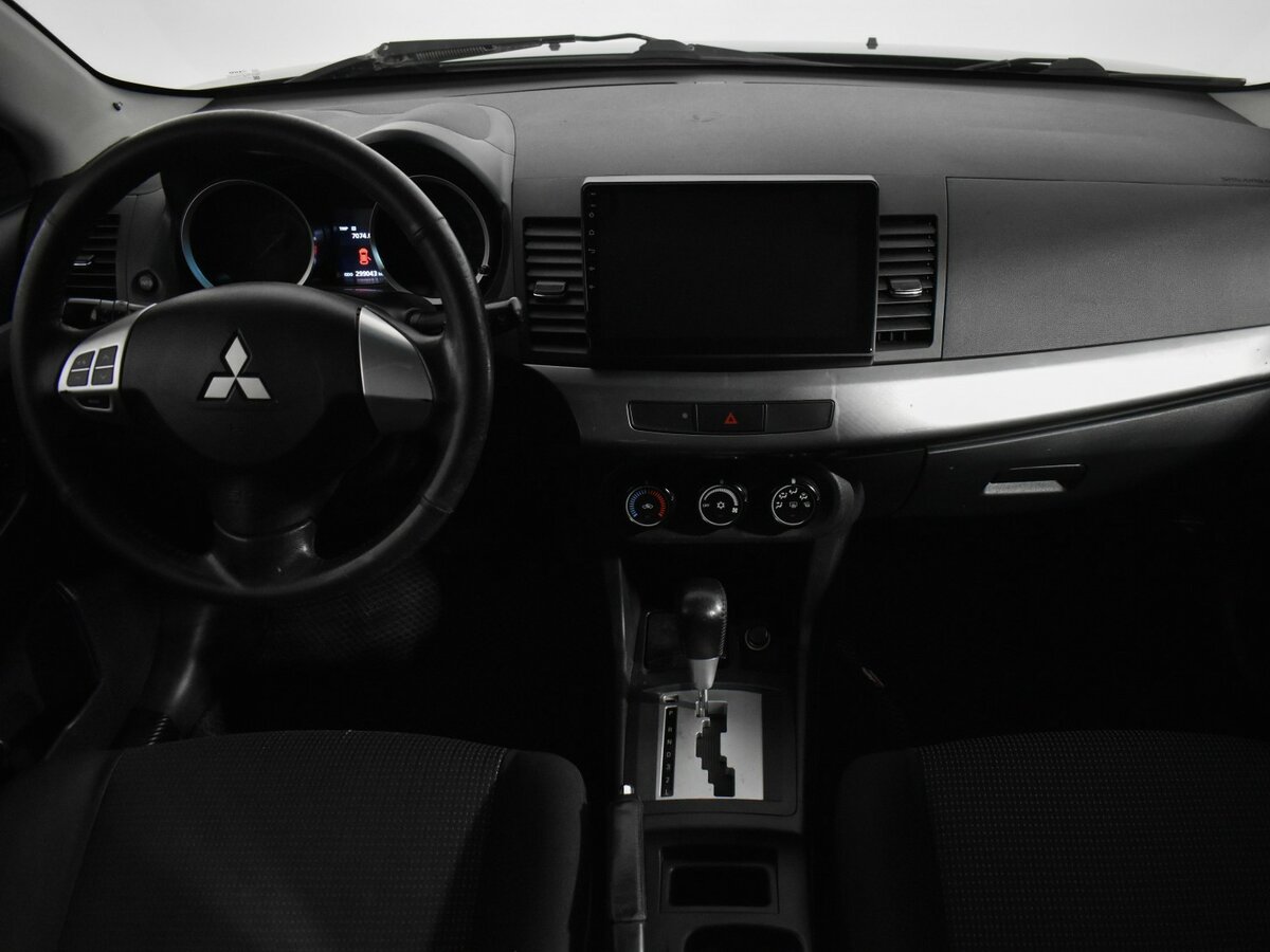 Mitsubishi Lancer X Рестайлинг, 2011 Фото №11