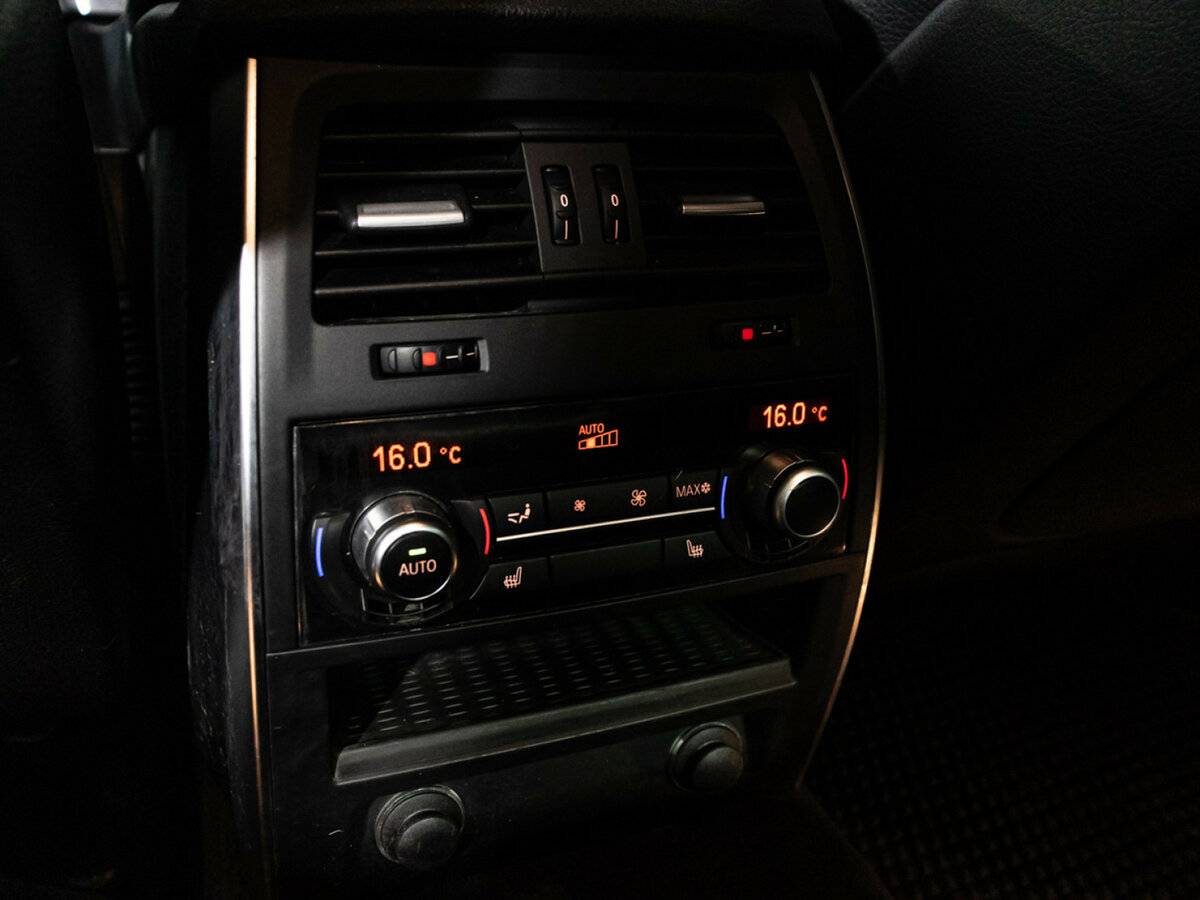 BMW 5 серии Gran Turismo 530d xDrive VI (F10/F11/F07), 2011 Фото №16