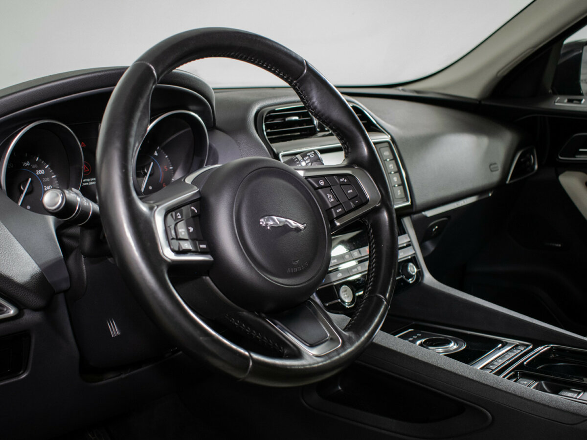 Jaguar F-Pace I, 2017 Фото №13