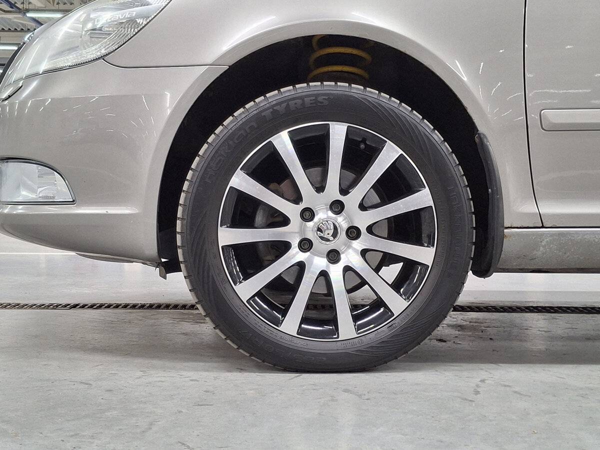 Skoda Octavia II (A5) Рестайлинг, 2011 Фото №18