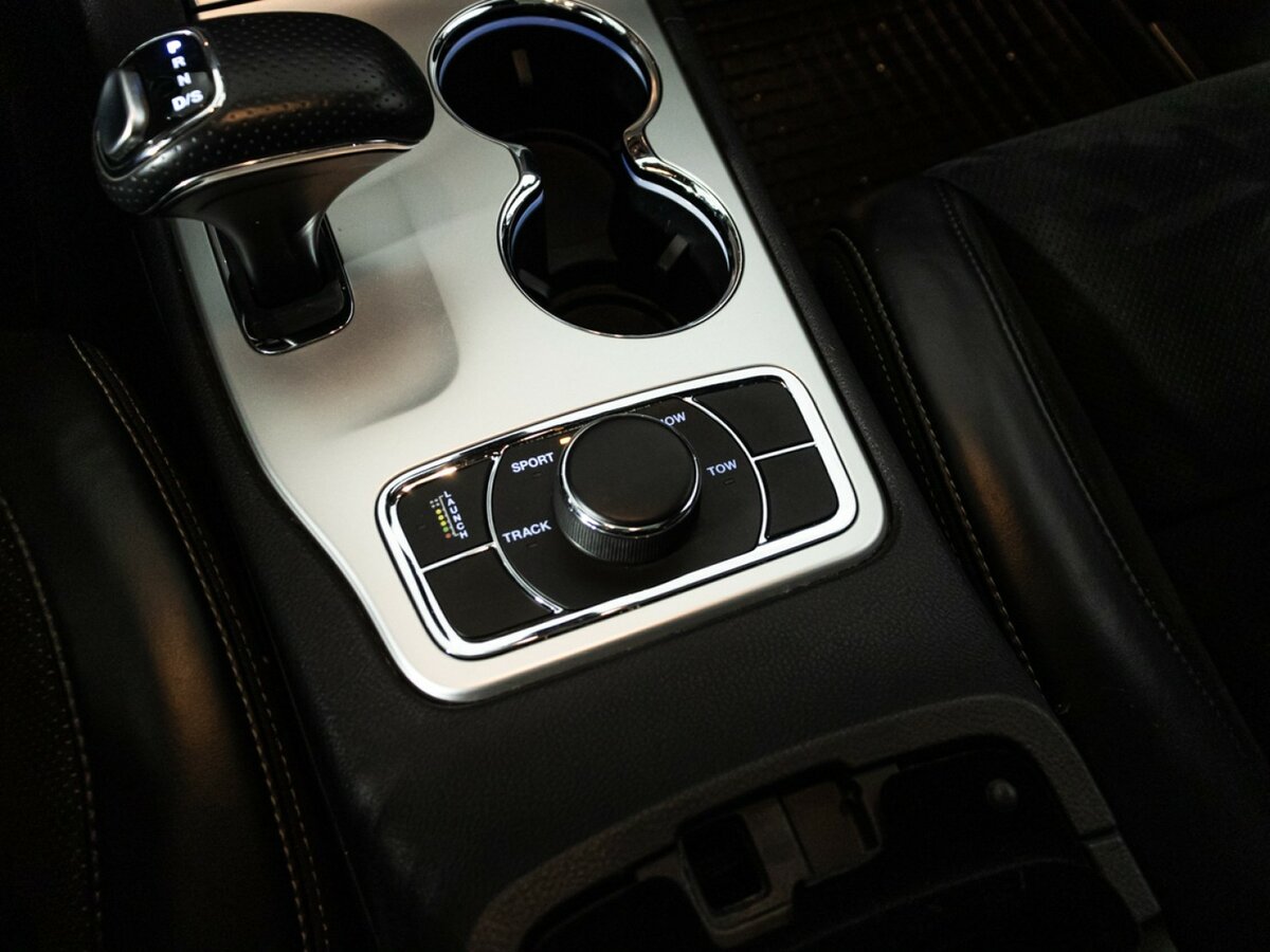 Jeep Grand Cherokee SRT IV (WK2) Рестайлинг, 2014 Фото №19