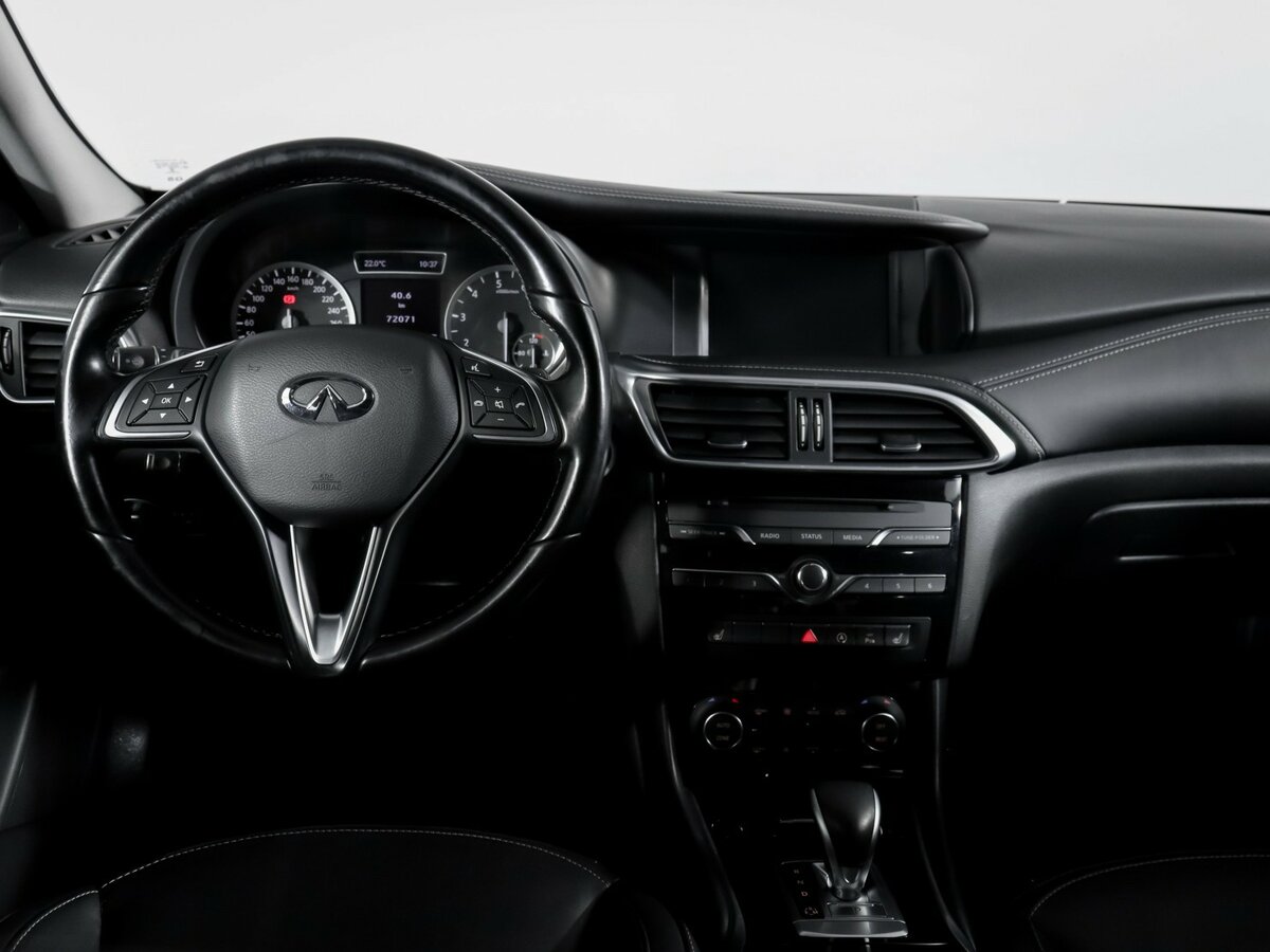 Infiniti Q30, 2017 Фото №10