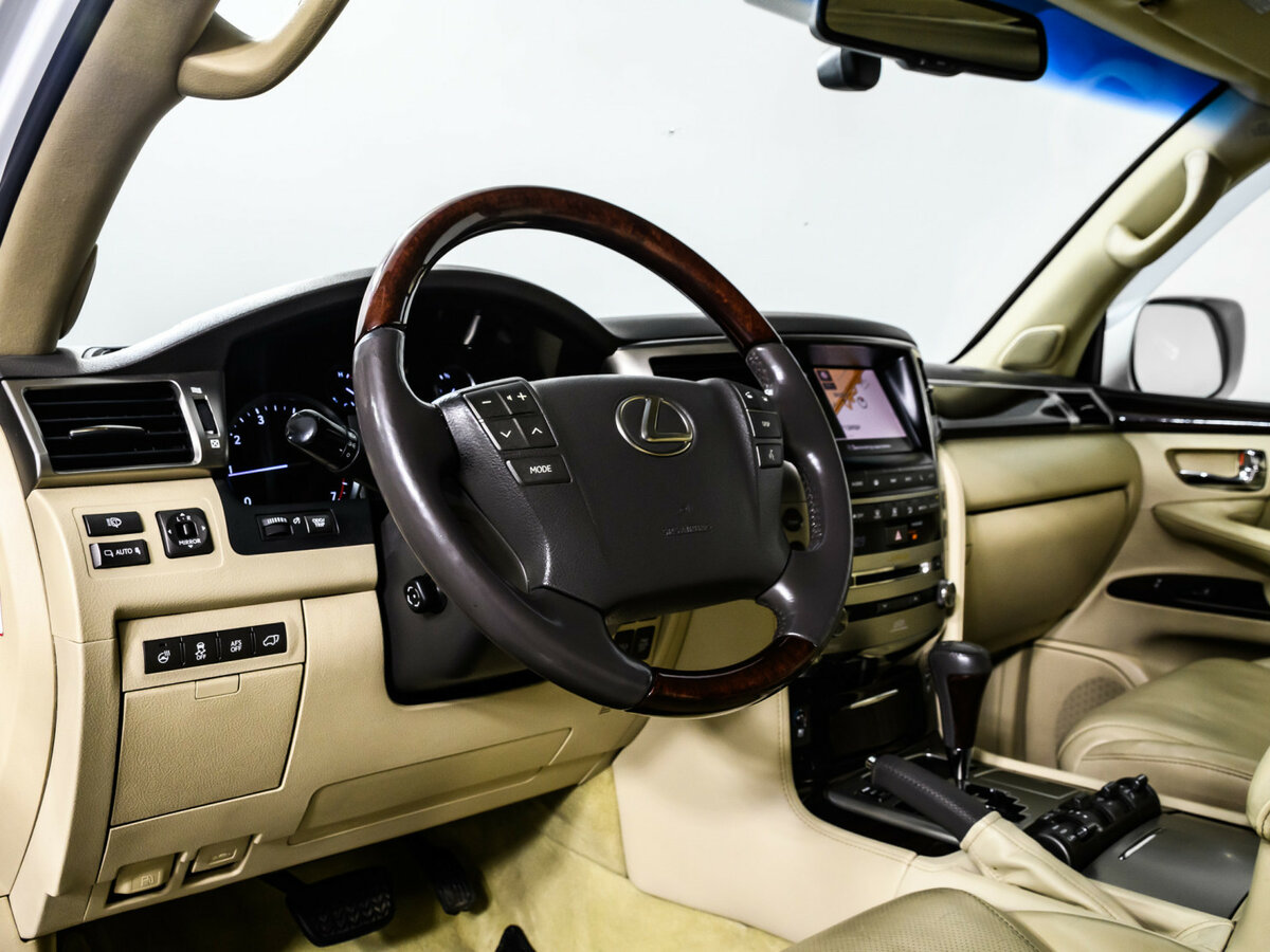 Lexus LX 570 III Рестайлинг, 2012 Фото №11