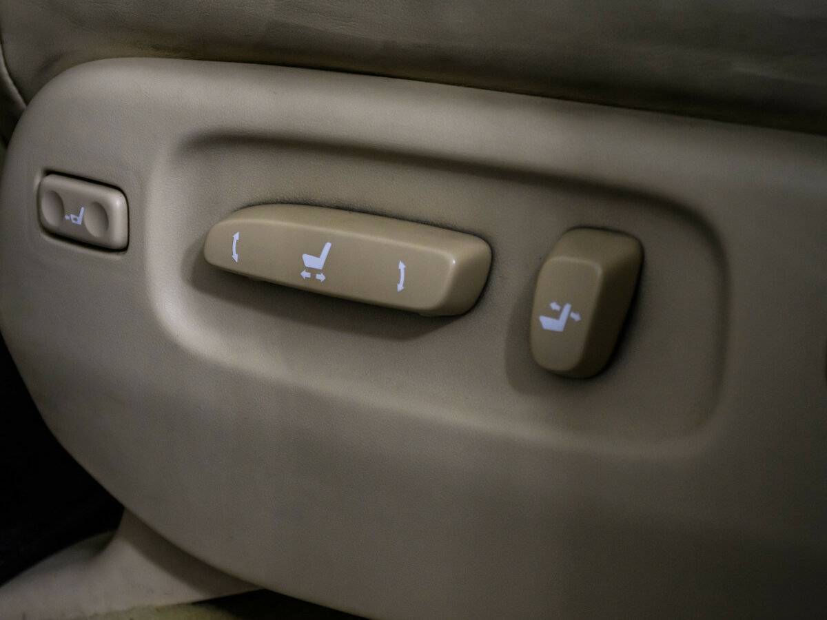 Lexus LX 570 III Рестайлинг, 2012 Фото №18