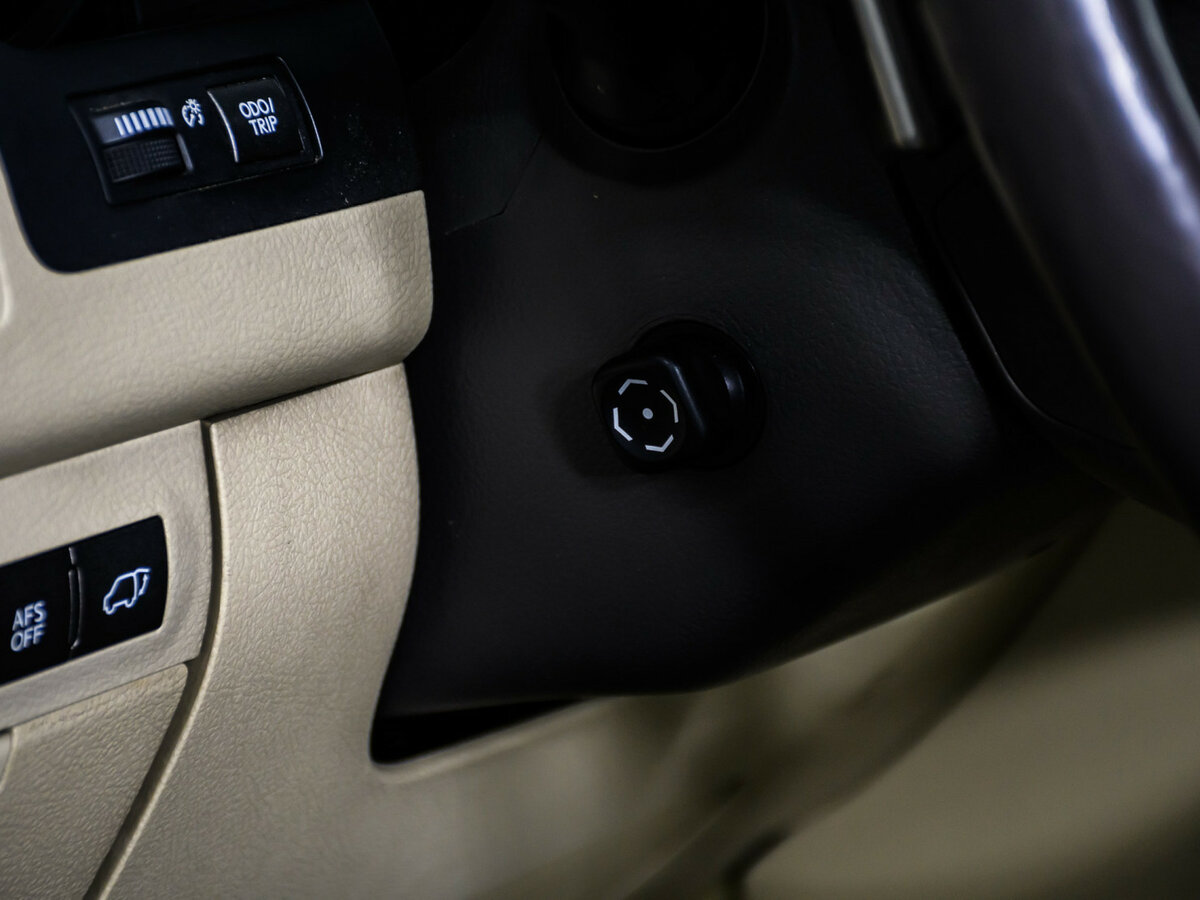 Lexus LX 570 III Рестайлинг, 2012 Фото №19