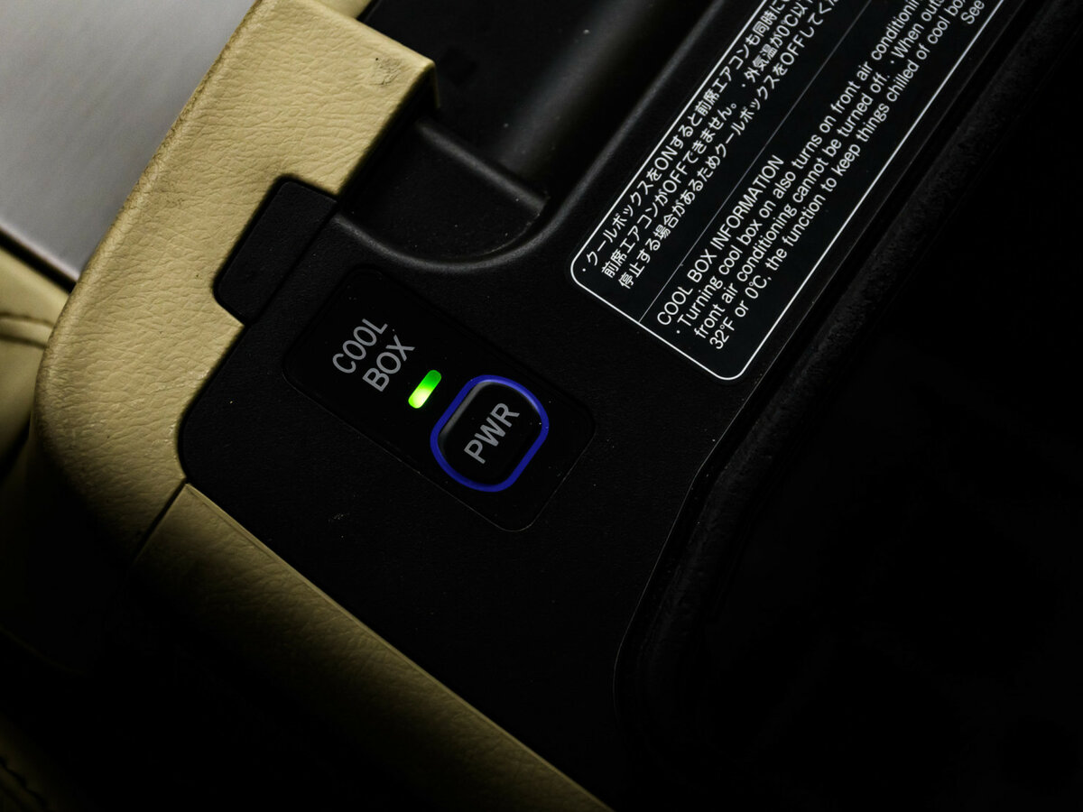 Lexus LX 570 III Рестайлинг, 2012 Фото №27