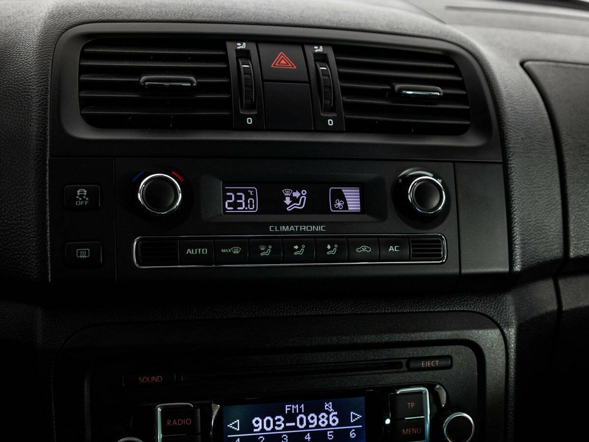 Skoda Fabia Scout II Рестайлинг, 2011 Фото №10