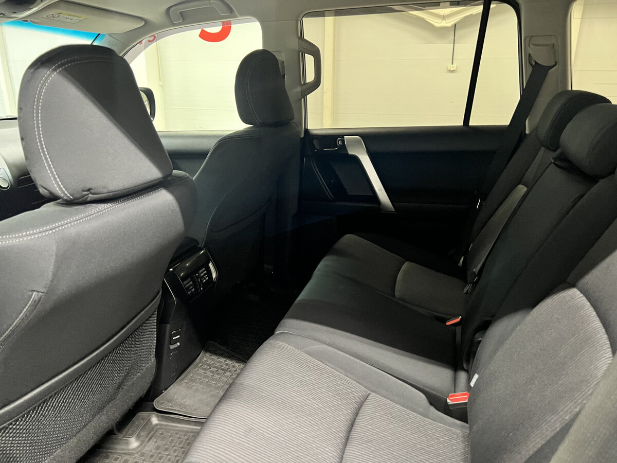 Toyota Land Cruiser Prado 150 Series Рестайлинг 1, 2015 Фото №12