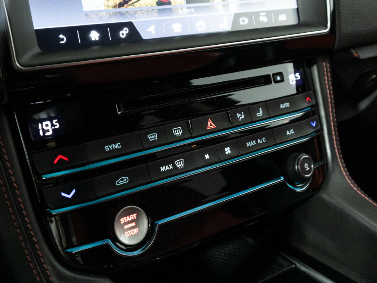 Jaguar F-Pace I, 2017 Фото №17