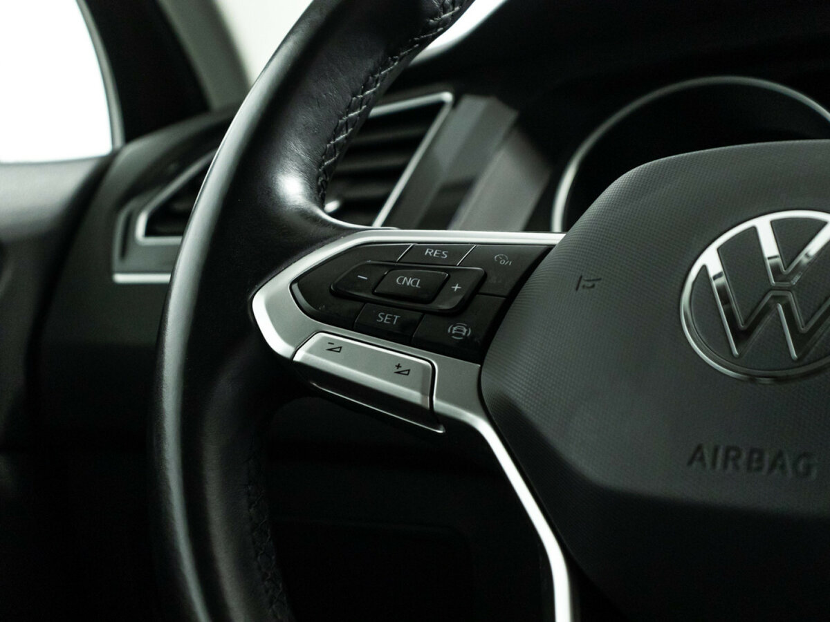 Volkswagen Tiguan II Рестайлинг, 2021 Фото №18