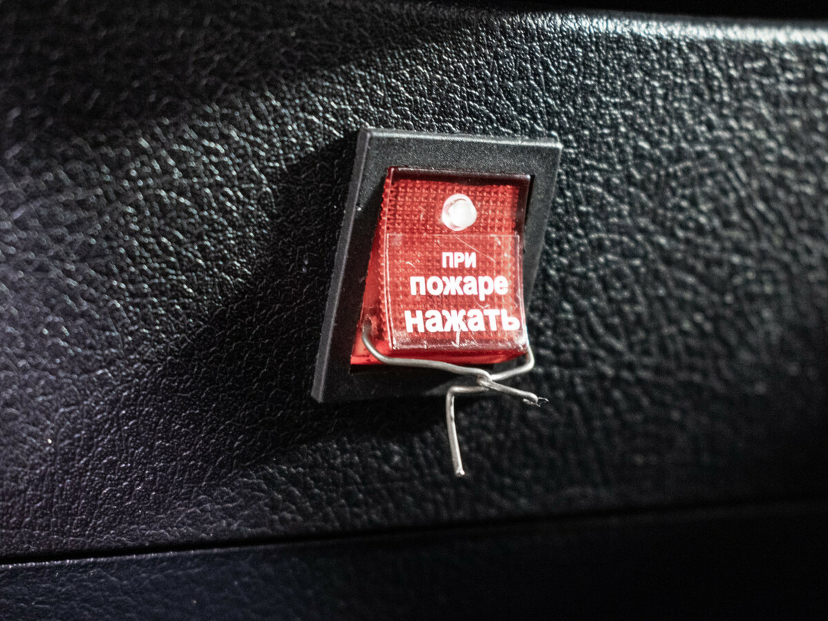 Lexus LX 570 III Рестайлинг, 2012 Фото №21