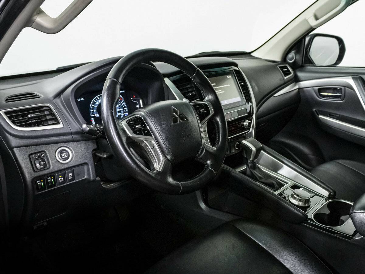 Mitsubishi Montero Sport III Рестайлинг, 2022 Фото №10