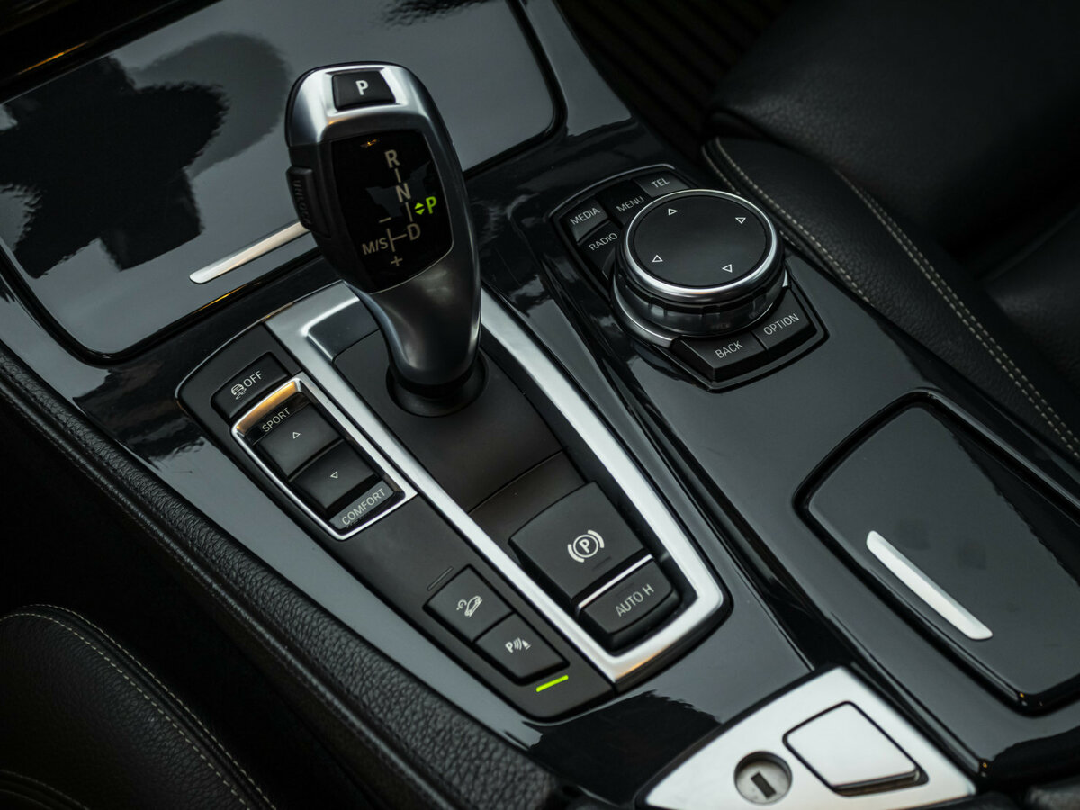 BMW 5 серии 525d xDrive VI (F10/F11/F07) Рестайлинг, 2015 Фото №17