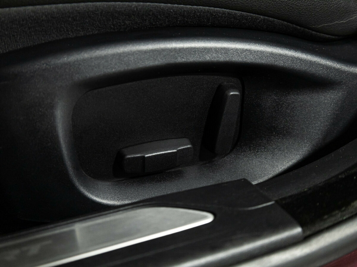 Jaguar XE I, 2015 Фото №15