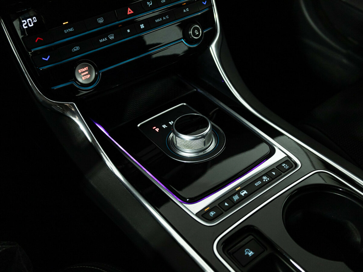 Jaguar XE I, 2015 Фото №20