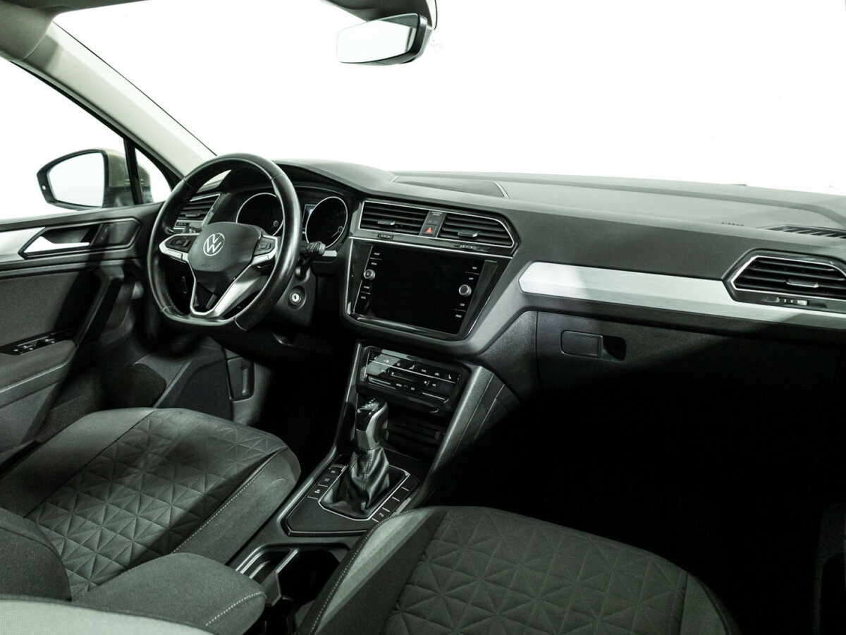 Volkswagen Tiguan II Рестайлинг, 2021 Фото №9
