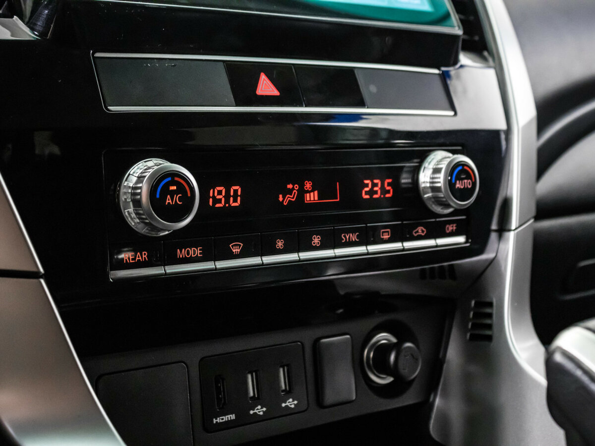 Mitsubishi Montero Sport III Рестайлинг, 2022 Фото №16