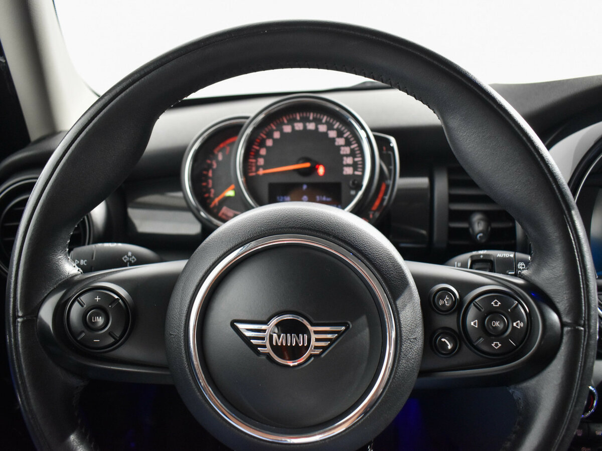 Mini Hatch Cooper III (F55/F56) Рестайлинг, 2019 Фото №15